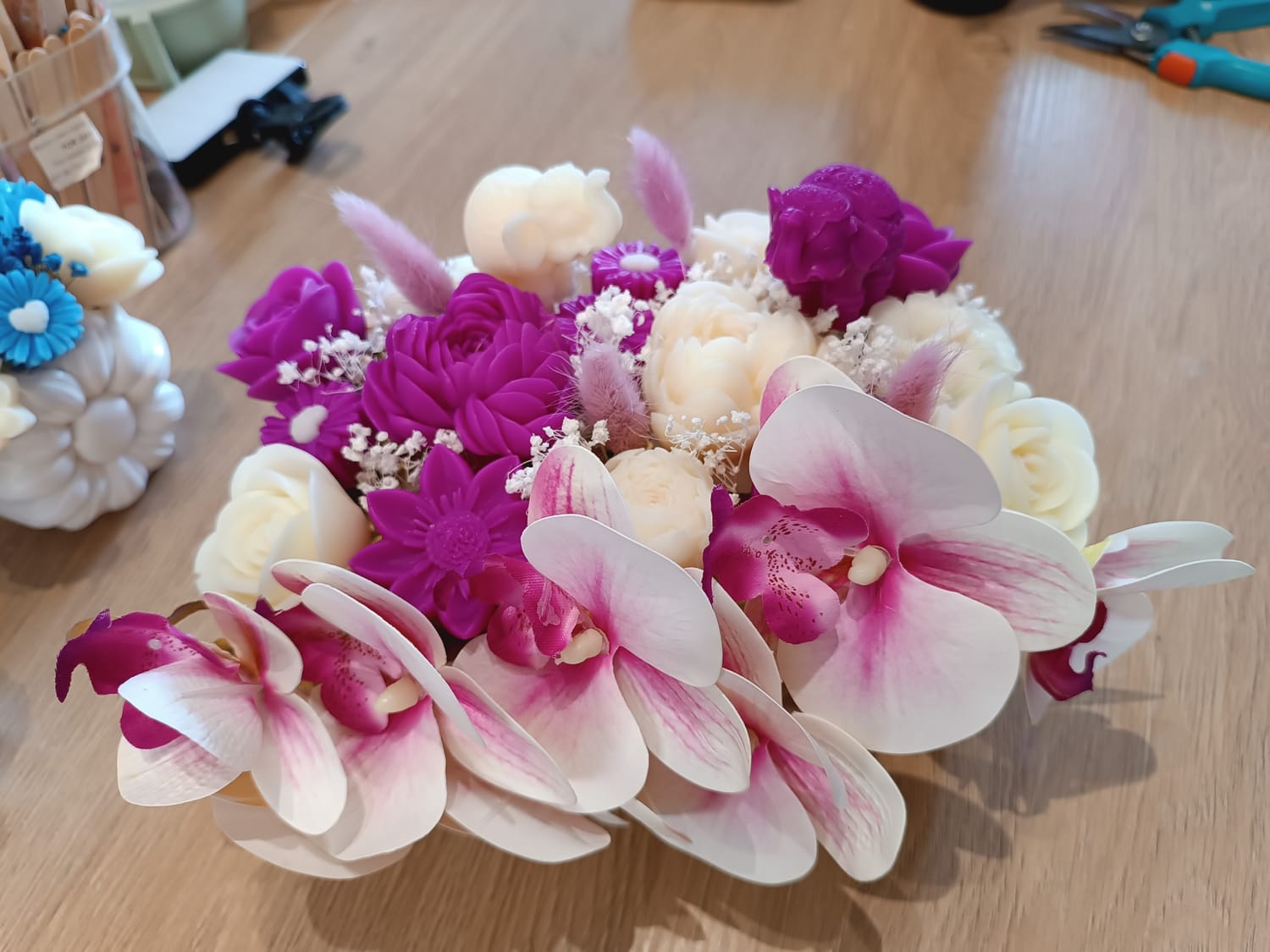 Bouquet de fondants parfumés avec branche d'orchidée